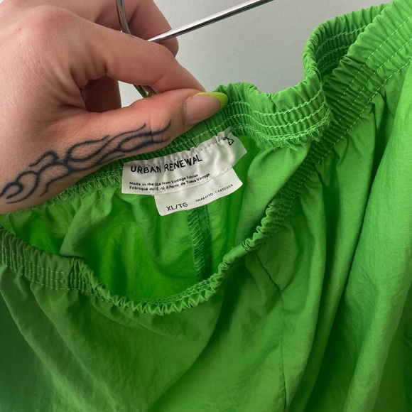 URBAN RENEWAL NELLY NYLON SHORT - Picture 3 of 4